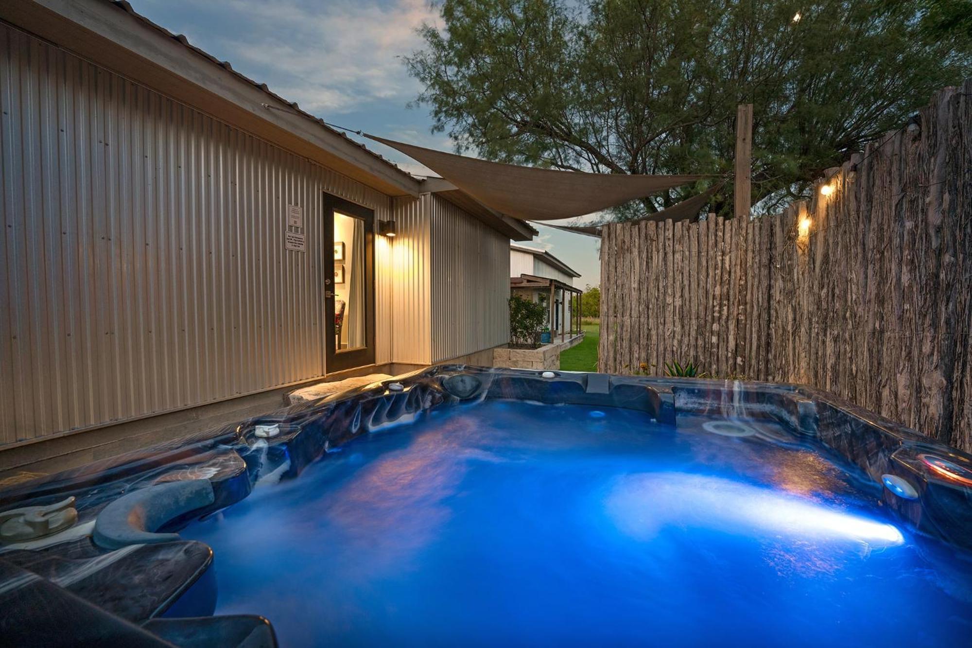 Вилла Claret House Full Kitchen And Private Hot Tub Фредериксберг Экстерьер фото