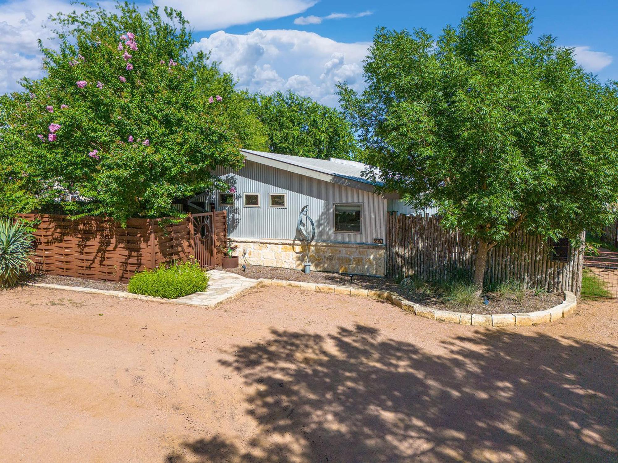 Вилла Claret House Full Kitchen And Private Hot Tub Фредериксберг Экстерьер фото